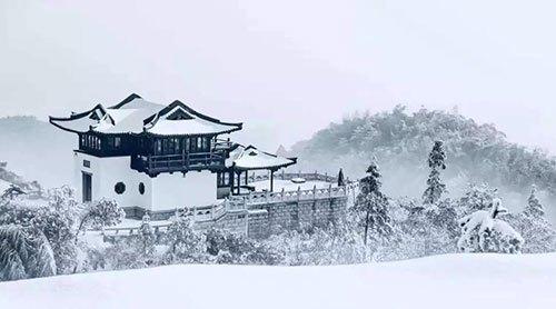 戴好帽子賞雪景廬山